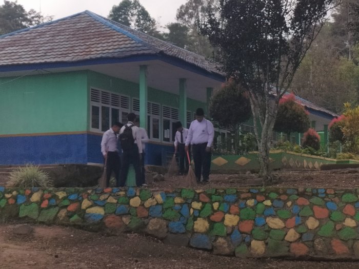 Disiplin Waktu: Pembelajaran Berharga bagi Siswa MTsN 7 Kerinci