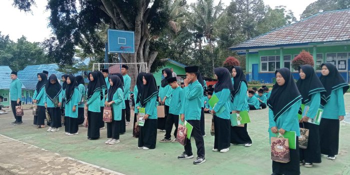 MTsN 7 Kerinci Gelar Penyerahan Rapor Semester Ganjil