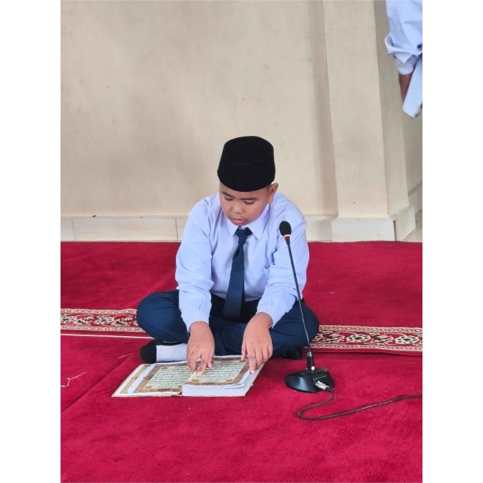 Aufar Yewanda Putra Pimpin Tadarus Al-Quran Awali Kegiatan MATAMUDA di MTsN 7 Kerinci Aufar Yewanda Putra Pimpin Tadarus Al-Quran Awali Kegiatan MATAMUDA di MTsN 7 Kerinci