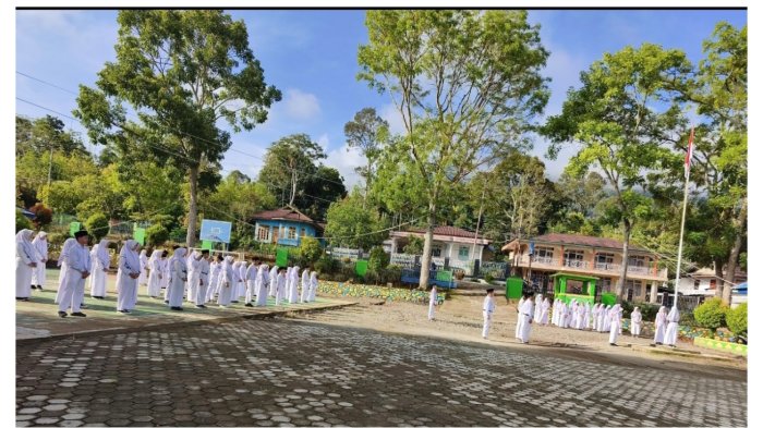 Awal Masuk Sekolah Pasca Idul Fitri, MTsN 7 Kerinci Gelar Upacara dan Halal Bihalal