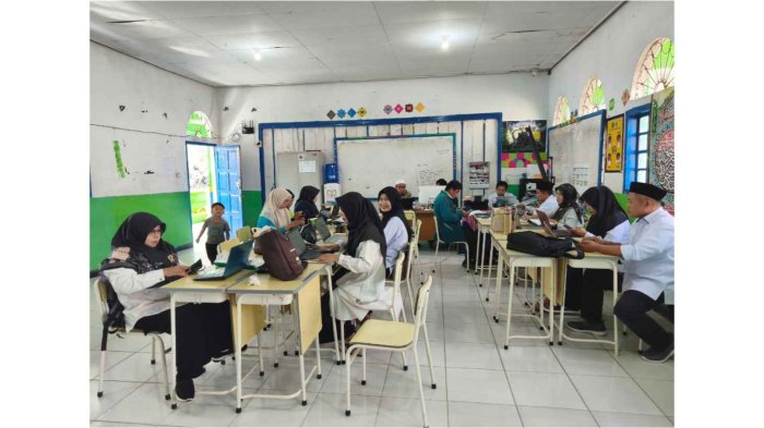 Guru MTsN 7 Kerinci Laksanakan Input Nilai Siswa pada Aplikasi RDM Guru MTsN 7 Kerinci Laksanakan Input Nilai Siswa pada Aplikasi RDM