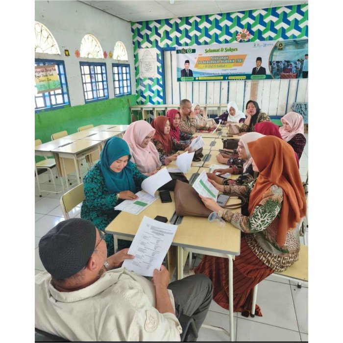 KAUR TU Pimpin Rapat Pembagian Tugas Tim Pelaksana PMZI MTsN 7 Kerinci KAUR TU Pimpin Rapat Pembagian Tugas Tim Pelaksana PMZI MTsN 7 Kerinci