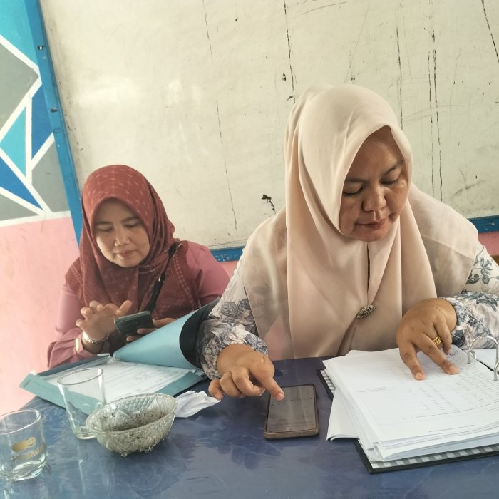 PTK MTsN 7 Kerinci Mengisi Absensi Melalui EMIS 4.0