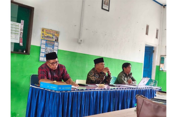 Kepala MTsN 7 Kerinci Pimpin Rapat Kenaikan Kelas Tahun Pelajaran 2025/2026 Kepala MTsN 7 Kerinci Pimpin Rapat Kenaikan Kelas Tahun Pelajaran 2025/2026