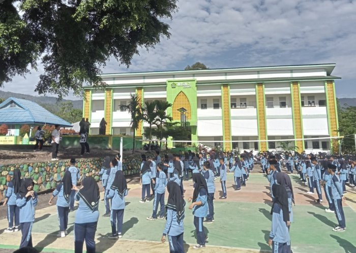 MTsN 7 Kerinci Adakan Senam Sehat Bersama Siswa