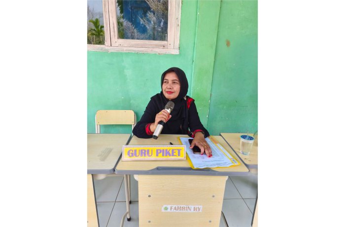 Guru Piket Aktif Pantau Kedisiplinan dan Ketertiban Siswa