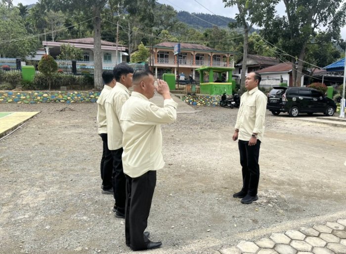 Petugas Upacara Gelar Latihan Jelang HUT PGRI ke-80