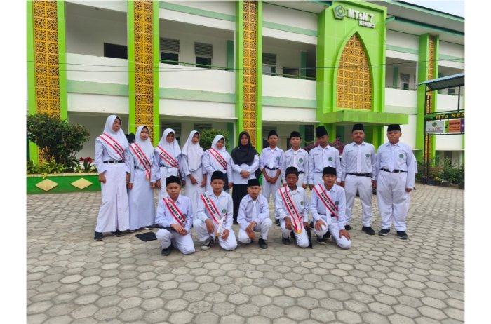 Upacara Bendera MTsN 7 Kerinci: Menanamkan Disiplin, Tanggung Jawab, dan Semangat Berprestasi Upacara Bendera MTsN 7 Kerinci: Menanamkan Disiplin, Tanggung Jawab, dan Semangat Berprestasi