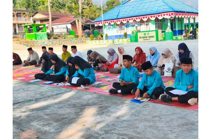 Yasinan Rutin MTsN 7 Kerinci, Kelas 7B Tumbuhkan Cinta Al-Quran dan Kebersamaan Yasinan Rutin MTsN 7 Kerinci, Kelas 7B Tumbuhkan Cinta Al-Quran dan Kebersamaan