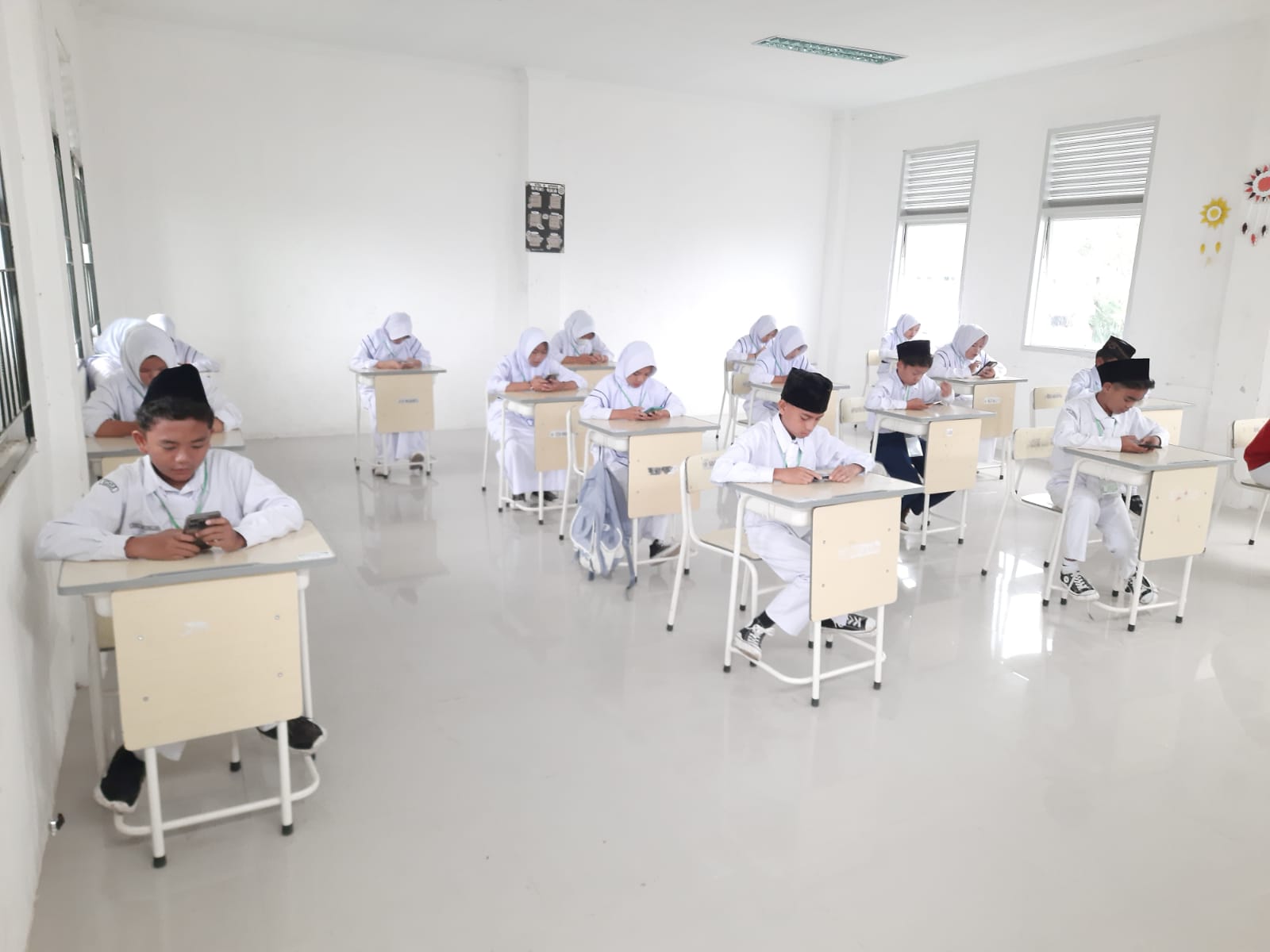 Pelaksanaan Asesmen Sumatif Akhir Semester (ASAS) Ganjil Tahun Pelajaran 2024/2025 di MTsN 7 Kerinci