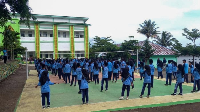 MTsN 7 Kerinci Gelar Senam Kreasi Bersama Siswa dan Guru