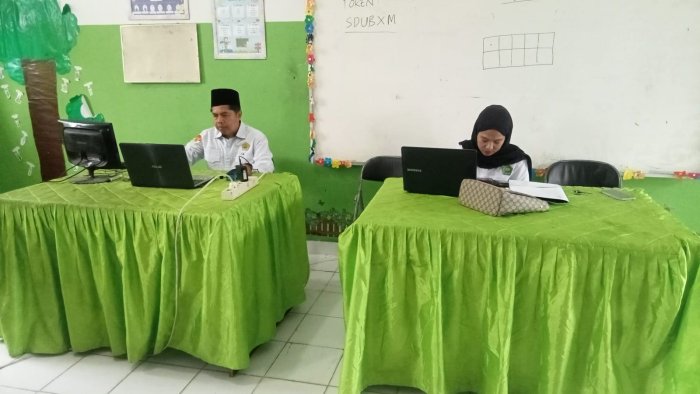 Guru MTsN 7 Kerinci Bertugas Sebagai Pengawas TKA Susulan di MTsN 6 Kerinci